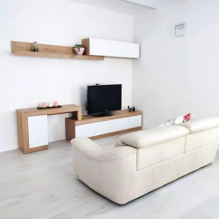 Ambroeus Apartmens Casa Spaziosa In Centro Paese Апартаменты